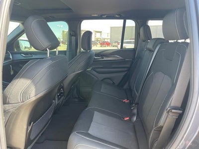 2026 Jeep Grand Cherokee Laredo 4x4