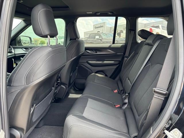 2026 Jeep Grand Cherokee Laredo 4x4