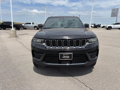 2026 Jeep Grand Cherokee Laredo 4x4