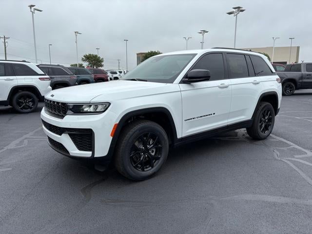 2026 Jeep Grand Cherokee Laredo Altitude 4x4