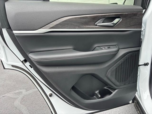 2026 Jeep Grand Cherokee Laredo Altitude 4x4