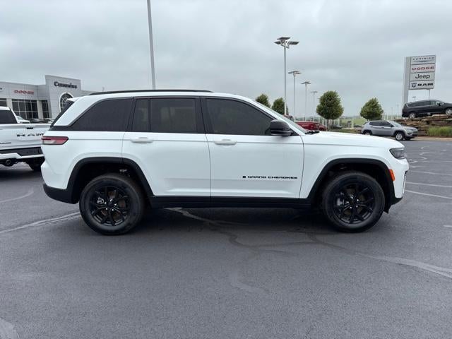 2026 Jeep Grand Cherokee Laredo Altitude 4x4