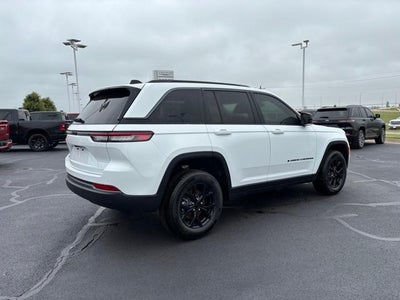 2026 Jeep Grand Cherokee Laredo Altitude 4x4