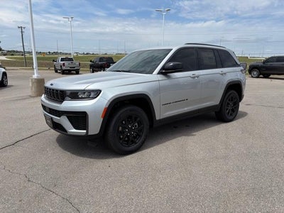 2026 Jeep Grand Cherokee Laredo Altitude 4x4