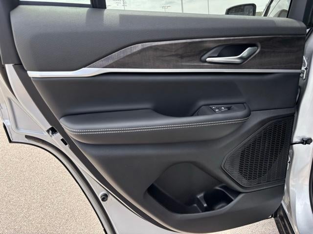 2026 Jeep Grand Cherokee Laredo Altitude 4x4