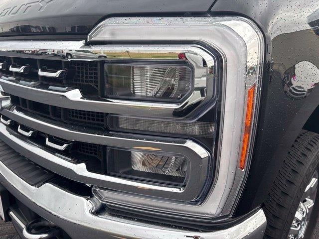 2023 Ford Super Duty F-250 SRW LARIAT 4WD Crew Cab 6.75' Box