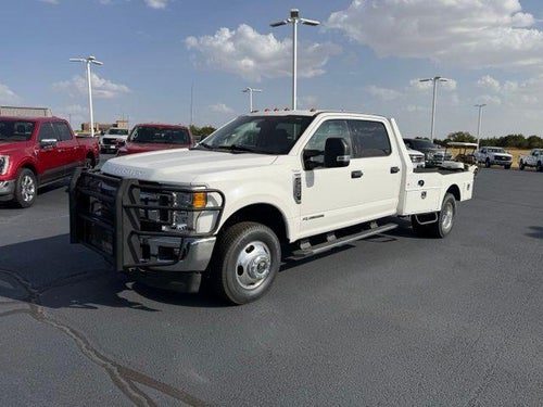 2017 Ford Super Duty F-350 DRW XLT 4WD Crew Cab 8' Box