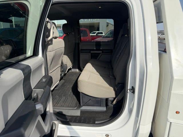 2017 Ford Super Duty F-350 DRW XLT 4WD Crew Cab 8' Box