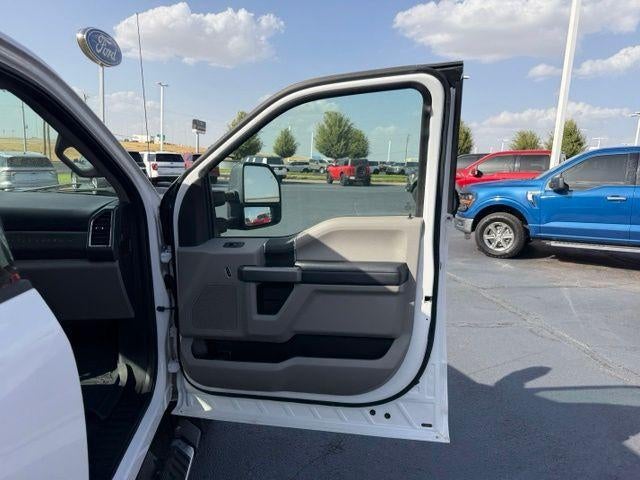 2017 Ford Super Duty F-350 DRW XLT 4WD Crew Cab 8' Box