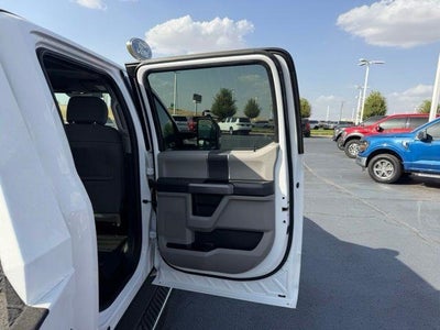 2017 Ford Super Duty F-350 DRW XLT 4WD Crew Cab 8' Box