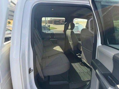 2017 Ford Super Duty F-350 DRW XLT 4WD Crew Cab 8' Box