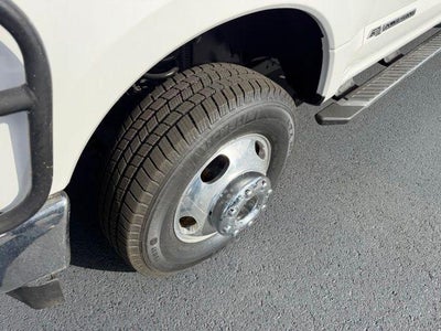 2017 Ford Super Duty F-350 DRW XLT 4WD Crew Cab 8' Box