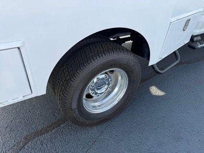 2017 Ford Super Duty F-350 DRW XLT 4WD Crew Cab 8' Box
