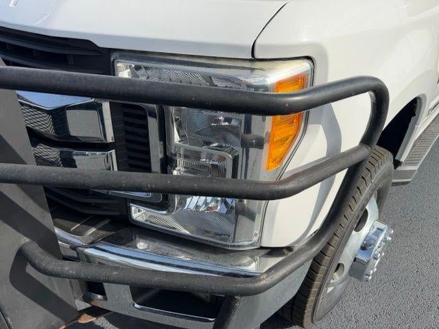 2017 Ford Super Duty F-350 DRW XLT 4WD Crew Cab 8' Box