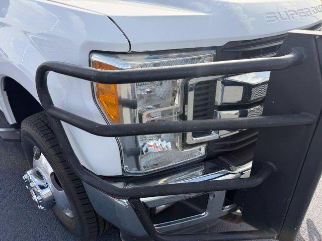 2017 Ford Super Duty F-350 DRW XLT 4WD Crew Cab 8' Box