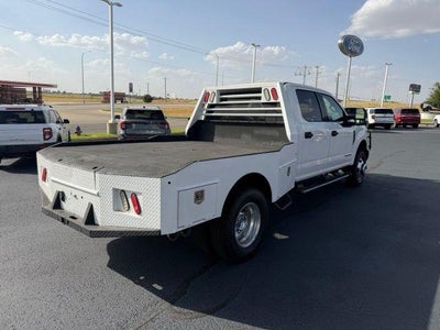 2017 Ford Super Duty F-350 DRW XLT 4WD Crew Cab 8' Box
