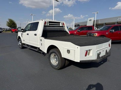 2017 Ford Super Duty F-350 DRW XLT 4WD Crew Cab 8' Box