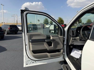 2017 Ford Super Duty F-350 DRW XLT 4WD Crew Cab 8' Box