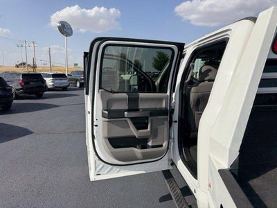 2017 Ford Super Duty F-350 DRW XLT 4WD Crew Cab 8' Box
