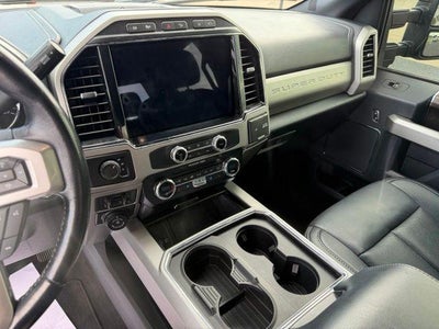 2022 Ford Super Duty F-350 DRW LARIAT 4WD Crew Cab 8' Box