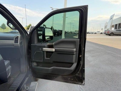 2022 Ford Super Duty F-350 DRW LARIAT 4WD Crew Cab 8' Box