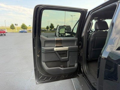2022 Ford Super Duty F-350 DRW LARIAT 4WD Crew Cab 8' Box