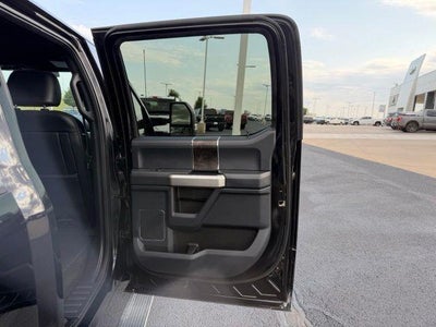 2022 Ford Super Duty F-350 DRW LARIAT 4WD Crew Cab 8' Box