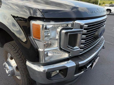 2022 Ford Super Duty F-350 DRW LARIAT 4WD Crew Cab 8' Box