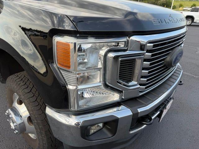 2022 Ford Super Duty F-350 DRW LARIAT 4WD Crew Cab 8' Box