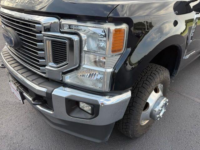 2022 Ford Super Duty F-350 DRW LARIAT 4WD Crew Cab 8' Box