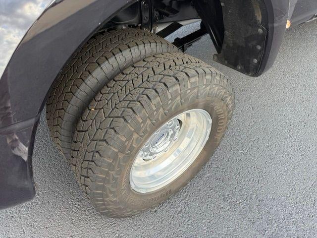 2022 Ford Super Duty F-350 DRW LARIAT 4WD Crew Cab 8' Box