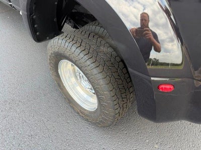 2022 Ford Super Duty F-350 DRW LARIAT 4WD Crew Cab 8' Box