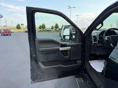 2022 Ford Super Duty F-350 DRW LARIAT 4WD Crew Cab 8' Box