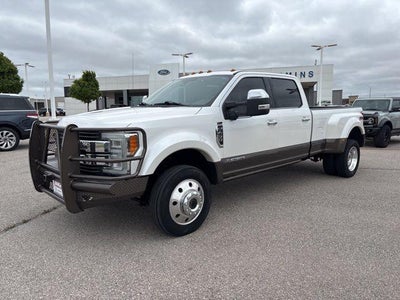 2017 Ford Super Duty F-450 DRW King Ranch 4WD Crew Cab 8' Box