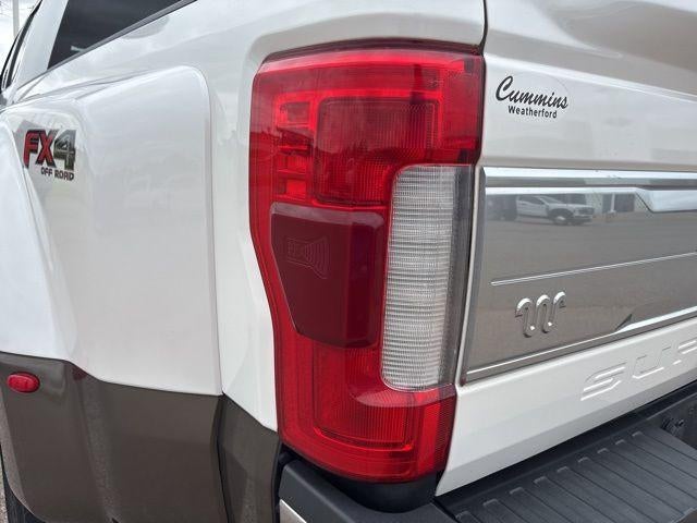 2017 Ford Super Duty F-450 DRW King Ranch 4WD Crew Cab 8' Box