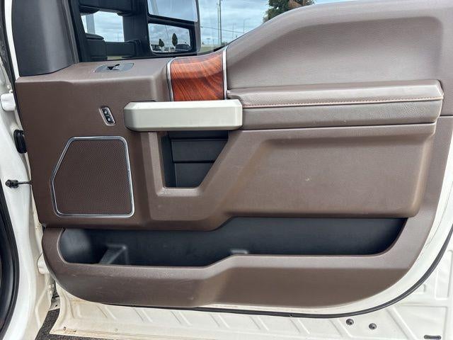 2017 Ford Super Duty F-450 DRW King Ranch 4WD Crew Cab 8' Box