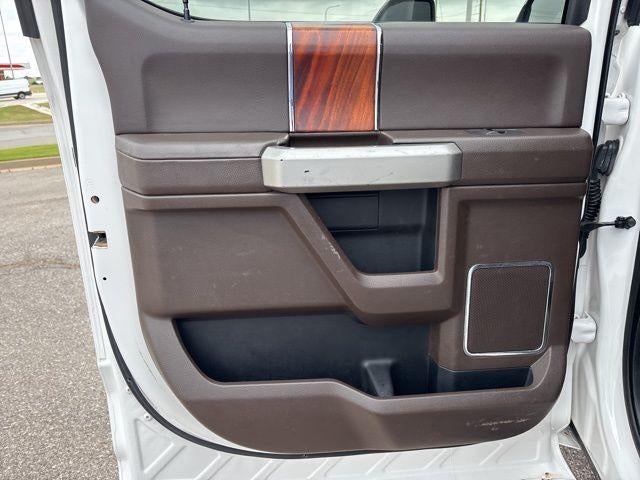 2017 Ford Super Duty F-450 DRW King Ranch 4WD Crew Cab 8' Box