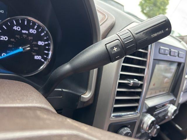 2017 Ford Super Duty F-450 DRW King Ranch 4WD Crew Cab 8' Box