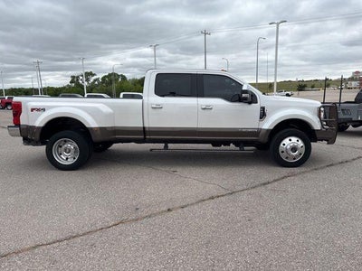 2017 Ford Super Duty F-450 DRW King Ranch 4WD Crew Cab 8' Box