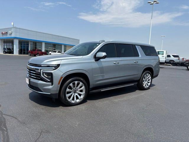 2025 Chevrolet Suburban 4WD LT