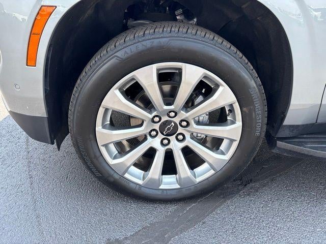 2025 Chevrolet Suburban 4WD LT