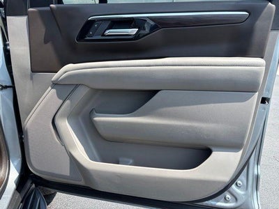 2025 Chevrolet Suburban 4WD LT