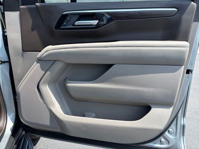 2025 Chevrolet Suburban 4WD LT
