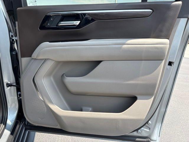 2025 Chevrolet Suburban 4WD LT