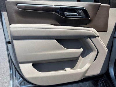 2025 Chevrolet Suburban 4WD LT