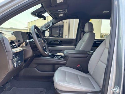 2025 Chevrolet Suburban 4WD LT