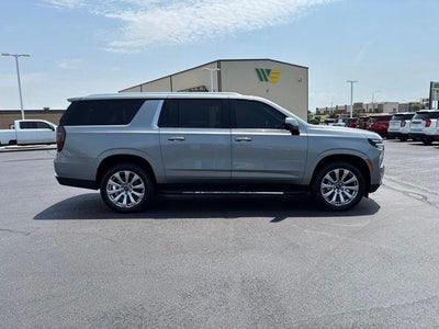 2025 Chevrolet Suburban 4WD LT