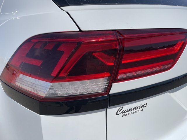 2022 Volkswagen Atlas Cross Sport 2.0T SEL R-Line Black 4MOTION