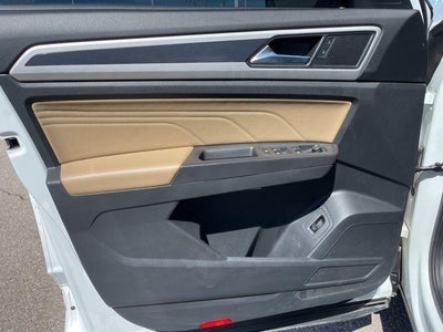 2022 Volkswagen Atlas Cross Sport 2.0T SEL R-Line Black 4MOTION