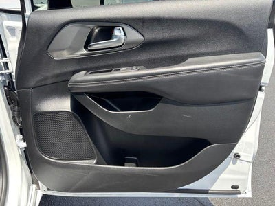 2025 Chrysler Pacifica Select FWD